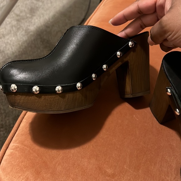 Clogs - Picture 6 of 9